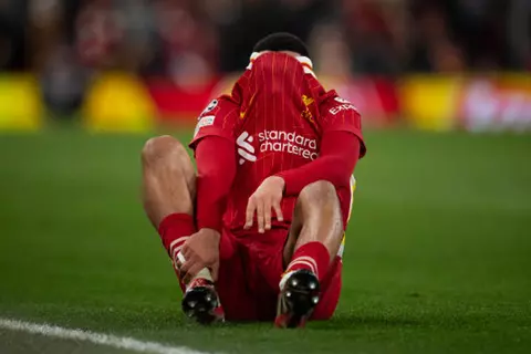 تقارير: ليفربول يفقد خدمات أرنولد في نهائي كأس كاراباو بسبب الإصابة